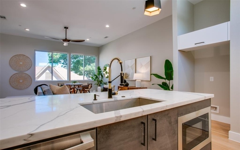 2214 Annex Avenue #105, Dallas, TX 75204, 2 Habitaciones Habitaciones , ,2 BañosBaños,Residential,En Venta,2214 Annex Avenue,20923327