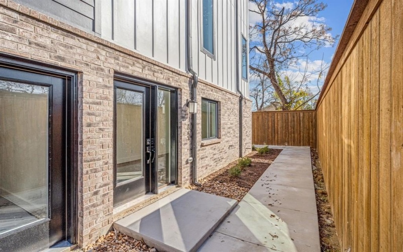 2206 Arroyo Avenue #402, Dallas, TX 75219, 2 Habitaciones Habitaciones , ,2 BañosBaños,Residential Lease,En Alquiler,2206 Arroyo Avenue,20923394