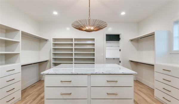 10326 Crestover Drive, Dallas, TX 75229, 5 Bedrooms Bedrooms, ,6 BathroomsBathrooms,Residential,For Sale,10326 Crestover Drive,20923714
