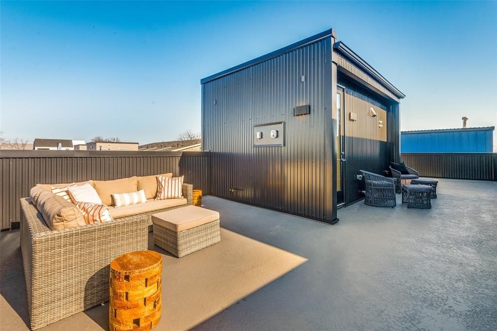 426 W 9th Street #202, Dallas, TX 75208, 3 Bedrooms Bedrooms, ,3 BathroomsBathrooms,Residential,For Sale,426 W 9th Street,20923744