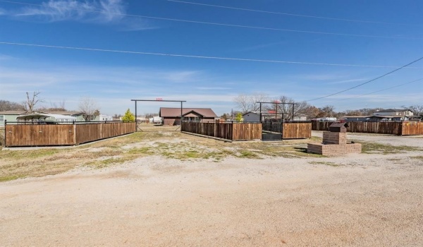 1015 Forest Oaks, Reno, TX 76020, 3 Bedrooms Bedrooms, ,3 BathroomsBathrooms,Residential,For Sale,1015 Forest Oaks,20924271