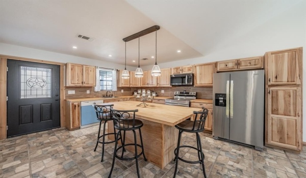 1015 Forest Oaks, Reno, TX 76020, 3 Bedrooms Bedrooms, ,3 BathroomsBathrooms,Residential,For Sale,1015 Forest Oaks,20924271