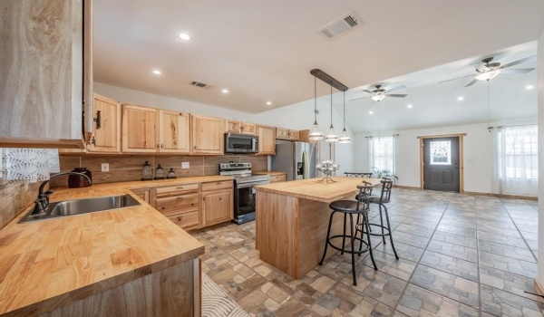 1015 Forest Oaks, Reno, TX 76020, 3 Bedrooms Bedrooms, ,3 BathroomsBathrooms,Residential,For Sale,1015 Forest Oaks,20924271