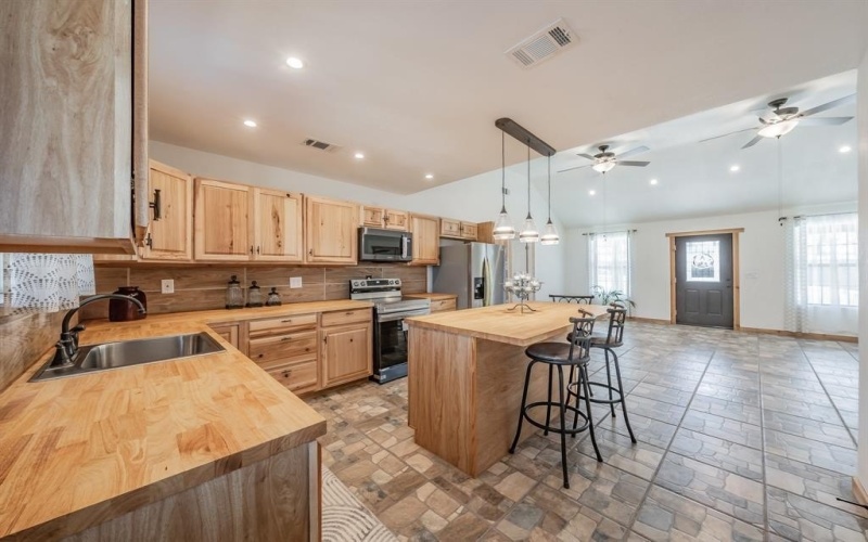 1015 Forest Oaks, Reno, TX 76020, 3 Bedrooms Bedrooms, ,3 BathroomsBathrooms,Residential,For Sale,1015 Forest Oaks,20924271