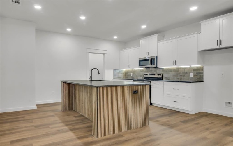 207 W Elm Street, Whitewright, TX 75491, 3 Bedrooms Bedrooms, ,2 BathroomsBathrooms,Residential,For Sale,207 W Elm Street,20926672