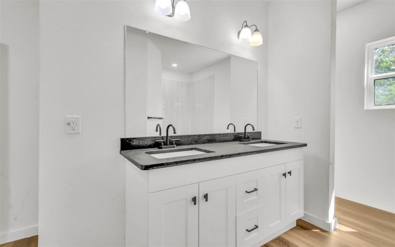 207 W Elm Street, Whitewright, TX 75491, 3 Bedrooms Bedrooms, ,2 BathroomsBathrooms,Residential,For Sale,207 W Elm Street,20926672