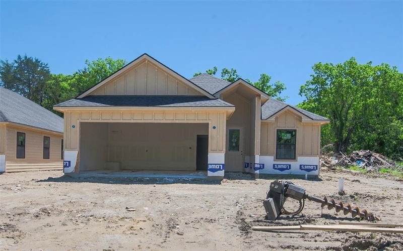 207 W Elm Street, Whitewright, TX 75491, 3 Bedrooms Bedrooms, ,2 BathroomsBathrooms,Residential,For Sale,207 W Elm Street,20926672