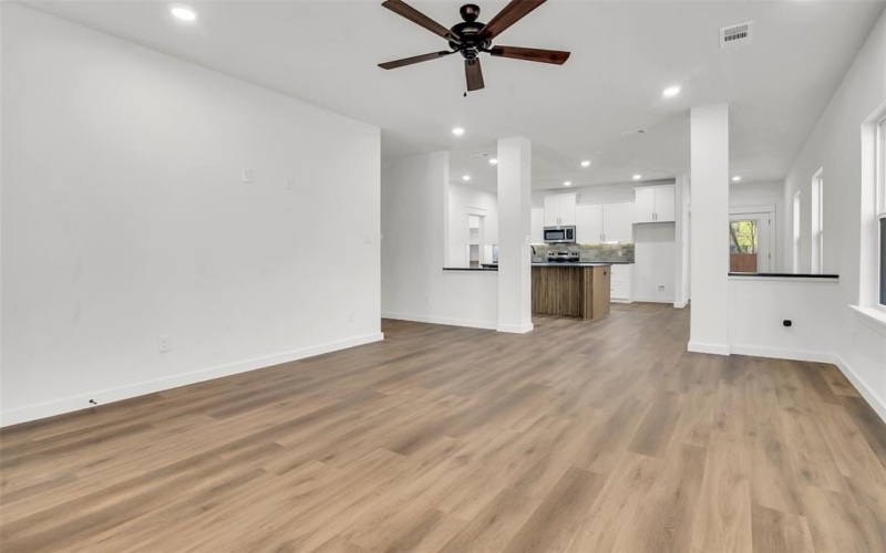 207 W Elm Street, Whitewright, TX 75491, 3 Bedrooms Bedrooms, ,2 BathroomsBathrooms,Residential,For Sale,207 W Elm Street,20926672