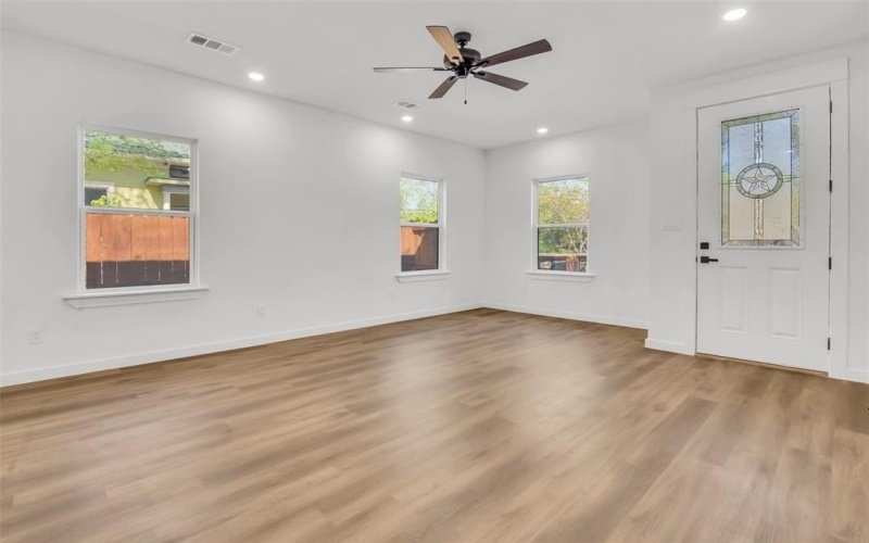 207 W Elm Street, Whitewright, TX 75491, 3 Bedrooms Bedrooms, ,2 BathroomsBathrooms,Residential,For Sale,207 W Elm Street,20926672