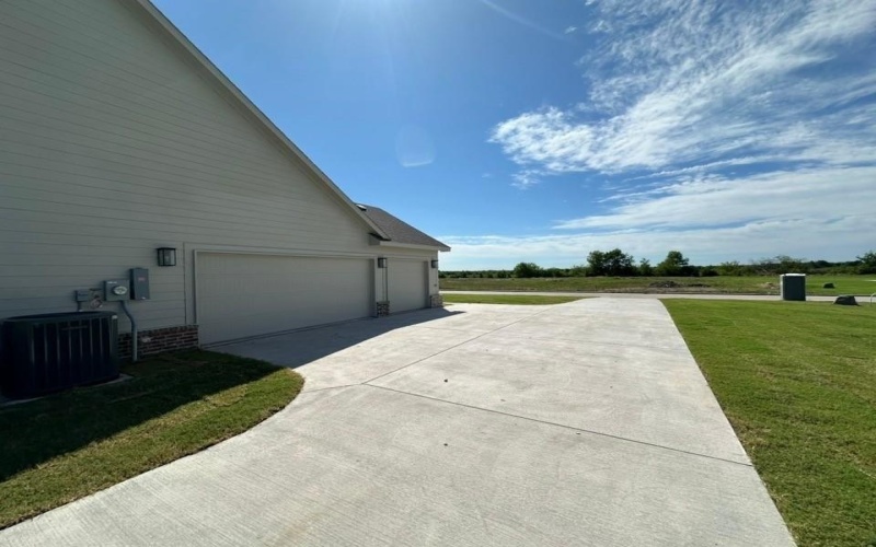 2471 Blackjack Oak Road, Oak Ridge, TX 75161, 4 Bedrooms Bedrooms, ,2 BathroomsBathrooms,Residential,For Sale,2471 Blackjack Oak Road,20924951