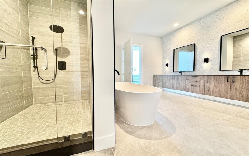 8111 Douglas Avenue #1403, Dallas, TX 75225, 2 Bedrooms Bedrooms, ,2 BathroomsBathrooms,Residential Lease,For Rent,8111 Douglas Avenue,20925436