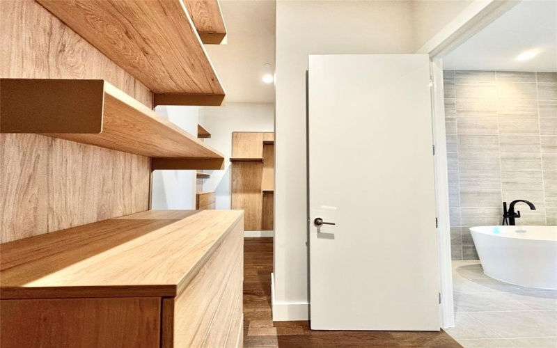 8111 Douglas Avenue #1403, Dallas, TX 75225, 2 Bedrooms Bedrooms, ,2 BathroomsBathrooms,Residential Lease,For Rent,8111 Douglas Avenue,20925436