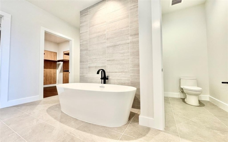 8111 Douglas Avenue #1403, Dallas, TX 75225, 2 Bedrooms Bedrooms, ,2 BathroomsBathrooms,Residential Lease,For Rent,8111 Douglas Avenue,20925436
