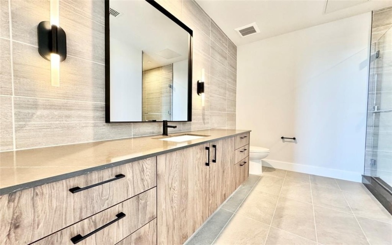 8111 Douglas Avenue #1403, Dallas, TX 75225, 2 Bedrooms Bedrooms, ,2 BathroomsBathrooms,Residential Lease,For Rent,8111 Douglas Avenue,20925436