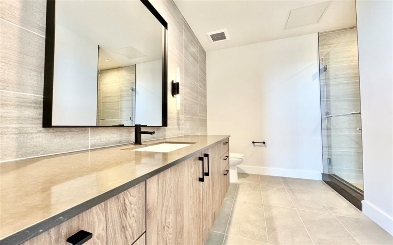 8111 Douglas Avenue #1403, Dallas, TX 75225, 2 Bedrooms Bedrooms, ,2 BathroomsBathrooms,Residential Lease,For Rent,8111 Douglas Avenue,20925436