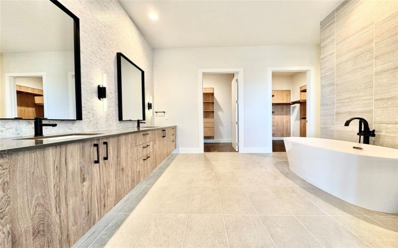 8111 Douglas Avenue #1403, Dallas, TX 75225, 2 Bedrooms Bedrooms, ,2 BathroomsBathrooms,Residential Lease,For Rent,8111 Douglas Avenue,20925436