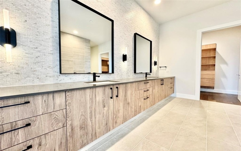 8111 Douglas Avenue #1403, Dallas, TX 75225, 2 Bedrooms Bedrooms, ,2 BathroomsBathrooms,Residential Lease,For Rent,8111 Douglas Avenue,20925436