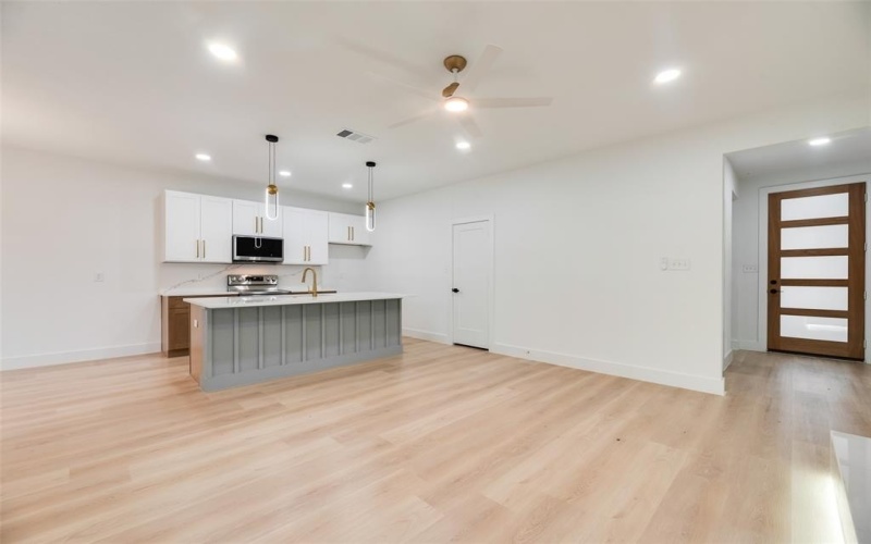 3904 De Maggio Avenue, Dallas, TX 75210, 4 Bedrooms Bedrooms, ,2 BathroomsBathrooms,Residential,For Sale,3904 De Maggio Avenue,20925771
