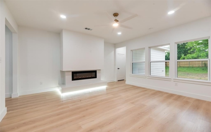 3904 De Maggio Avenue, Dallas, TX 75210, 4 Bedrooms Bedrooms, ,2 BathroomsBathrooms,Residential,For Sale,3904 De Maggio Avenue,20925771