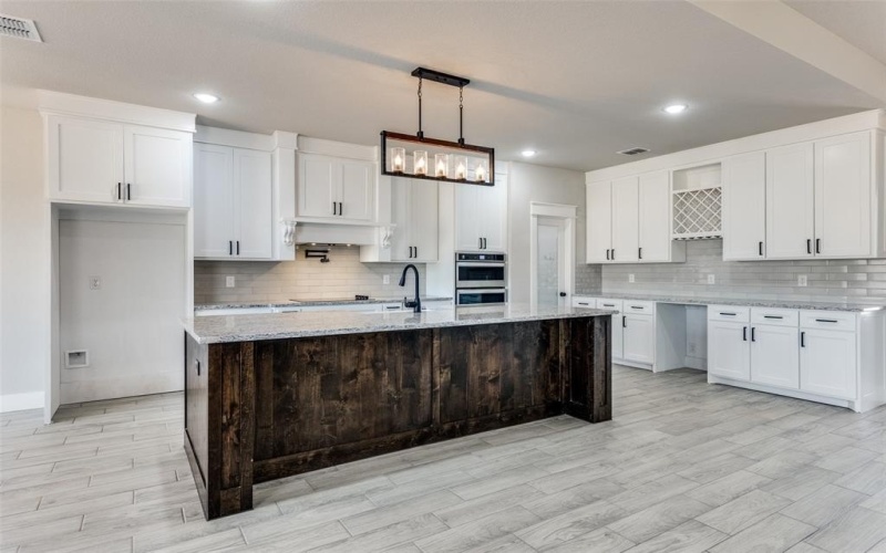 2017 Swallowtail Court, Poolville, TX 76487, 5 Bedrooms Bedrooms, ,5 BathroomsBathrooms,Residential,For Sale,2017 Swallowtail Court,20925877