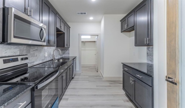 2017 Zuefeldt Drive, Arlington, TX 76002, 3 Bedrooms Bedrooms, ,2 BathroomsBathrooms,Residential,For Sale,2017 Zuefeldt Drive,20924475