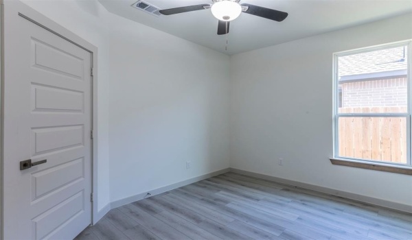 2017 Zuefeldt Drive, Arlington, TX 76002, 3 Bedrooms Bedrooms, ,2 BathroomsBathrooms,Residential,For Sale,2017 Zuefeldt Drive,20924475
