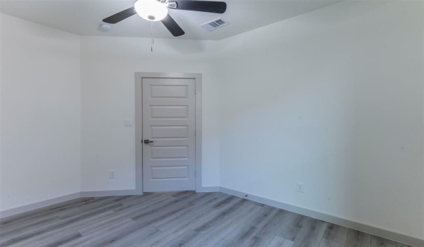 2017 Zuefeldt Drive, Arlington, TX 76002, 3 Bedrooms Bedrooms, ,2 BathroomsBathrooms,Residential,For Sale,2017 Zuefeldt Drive,20924475