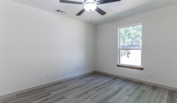 2017 Zuefeldt Drive, Arlington, TX 76002, 3 Bedrooms Bedrooms, ,2 BathroomsBathrooms,Residential,For Sale,2017 Zuefeldt Drive,20924475