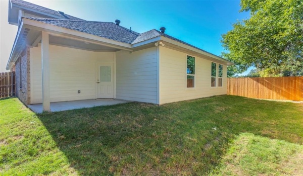 2017 Zuefeldt Drive, Arlington, TX 76002, 3 Bedrooms Bedrooms, ,2 BathroomsBathrooms,Residential,For Sale,2017 Zuefeldt Drive,20924475