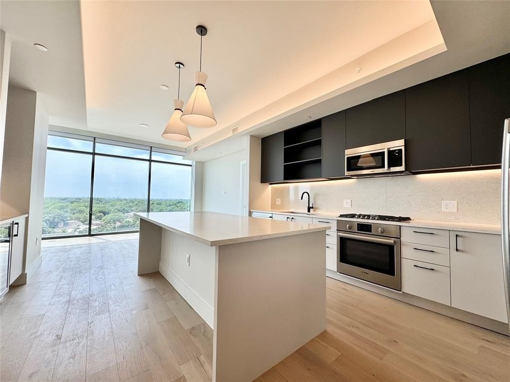 8111 Douglas Avenue #706, Dallas, TX 75225, 2 Bedrooms Bedrooms, ,2 BathroomsBathrooms,Residential Lease,For Rent,8111 Douglas Avenue,20927342