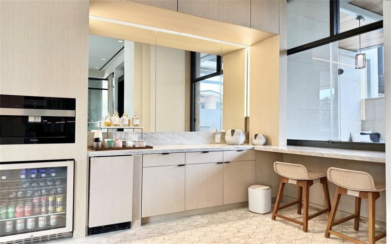 8111 Douglas Avenue #706, Dallas, TX 75225, 2 Bedrooms Bedrooms, ,2 BathroomsBathrooms,Residential Lease,For Rent,8111 Douglas Avenue,20927342
