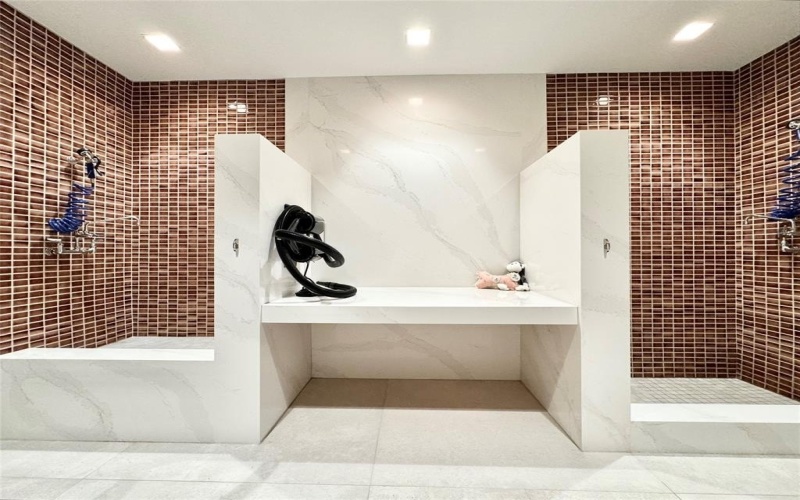 8111 Douglas Avenue #706, Dallas, TX 75225, 2 Bedrooms Bedrooms, ,2 BathroomsBathrooms,Residential Lease,For Rent,8111 Douglas Avenue,20927342