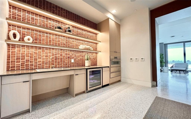 8111 Douglas Avenue #706, Dallas, TX 75225, 2 Bedrooms Bedrooms, ,2 BathroomsBathrooms,Residential Lease,For Rent,8111 Douglas Avenue,20927342