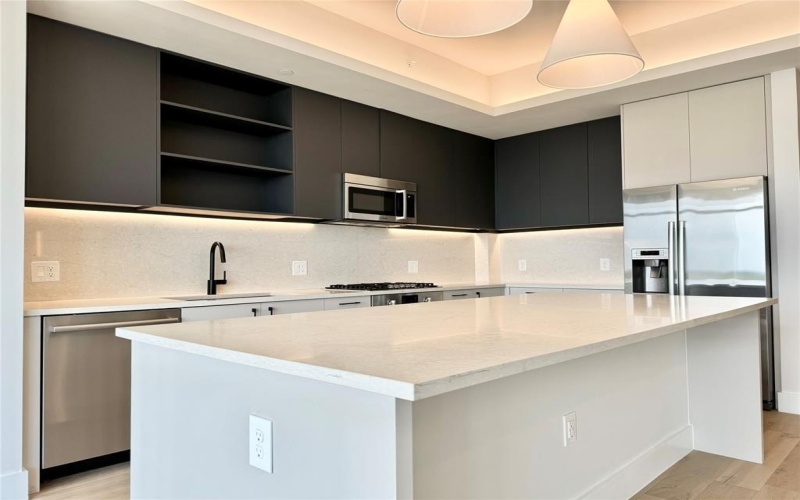 8111 Douglas Avenue #706, Dallas, TX 75225, 2 Bedrooms Bedrooms, ,2 BathroomsBathrooms,Residential Lease,For Rent,8111 Douglas Avenue,20927342