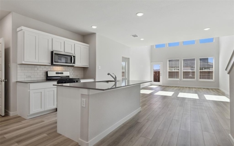718 Pine Beach Drive, McKinney, TX 75071, 4 Bedrooms Bedrooms, ,2 BathroomsBathrooms,Residential,For Sale,718 Pine Beach Drive,20927609
