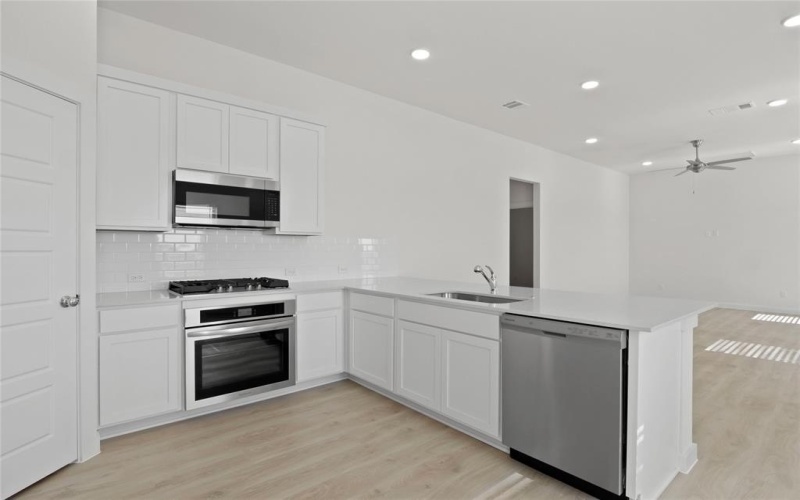 808 Pine Beach Drive, McKinney, TX 75071, 3 Bedrooms Bedrooms, ,2 BathroomsBathrooms,Residential,For Sale,808 Pine Beach Drive,20927688