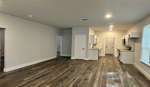 6103 Shawnee Drive, Mabank, TX 75156, 3 Bedrooms Bedrooms, ,2 BathroomsBathrooms,Residential Lease,For Rent,6103 Shawnee Drive,20930536