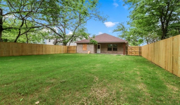 808 W Walker Street, Denison, TX 75020, 3 Bedrooms Bedrooms, ,2 BathroomsBathrooms,Residential Lease,For Rent,808 W Walker Street,20930587