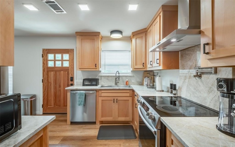 1040 Indian Drive, Granbury, TX 76048, 3 Bedrooms Bedrooms, ,2 BathroomsBathrooms,Residential,For Sale,1040 Indian Drive,20931036