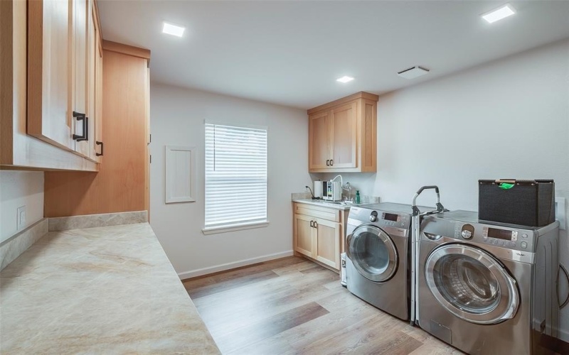 1040 Indian Drive, Granbury, TX 76048, 3 Bedrooms Bedrooms, ,2 BathroomsBathrooms,Residential,For Sale,1040 Indian Drive,20931036