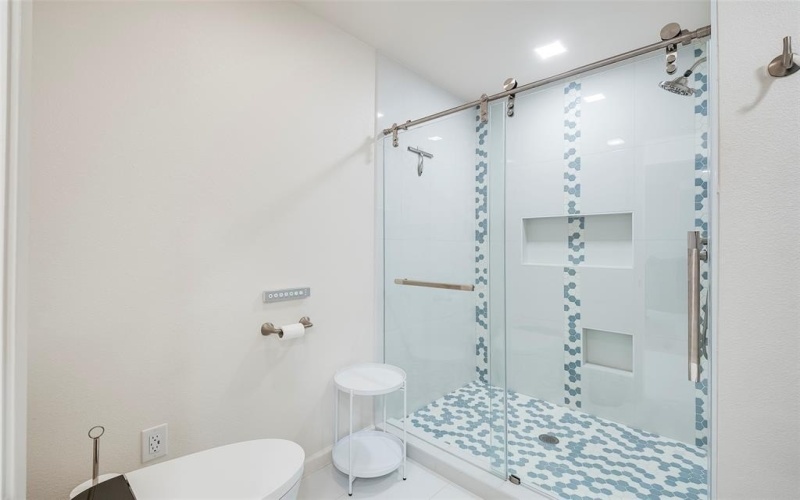 1040 Indian Drive, Granbury, TX 76048, 3 Bedrooms Bedrooms, ,2 BathroomsBathrooms,Residential,For Sale,1040 Indian Drive,20931036