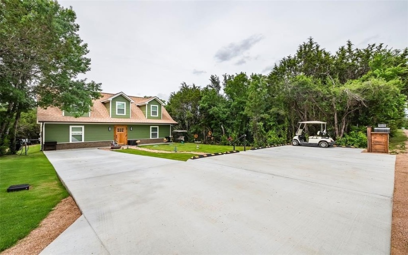 1040 Indian Drive, Granbury, TX 76048, 3 Bedrooms Bedrooms, ,2 BathroomsBathrooms,Residential,For Sale,1040 Indian Drive,20931036