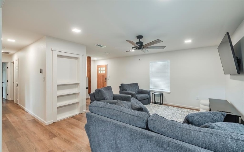 1040 Indian Drive, Granbury, TX 76048, 3 Bedrooms Bedrooms, ,2 BathroomsBathrooms,Residential,For Sale,1040 Indian Drive,20931036