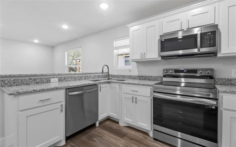406 W 6th Street #2, Bonham, TX 75418, 3 Bedrooms Bedrooms, ,2 BathroomsBathrooms,Residential Lease,For Rent,406 W 6th Street,20931464