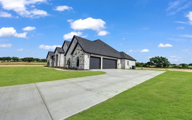 109 Desperado Way, Weatherford, TX 76088, 3 Bedrooms Bedrooms, ,3 BathroomsBathrooms,Residential,For Sale,109 Desperado Way,20929073