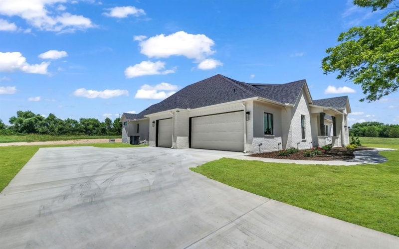 131 Desperado Way, Weatherford, TX 76088, 4 Bedrooms Bedrooms, ,2 BathroomsBathrooms,Residential,For Sale,131 Desperado Way,20929081