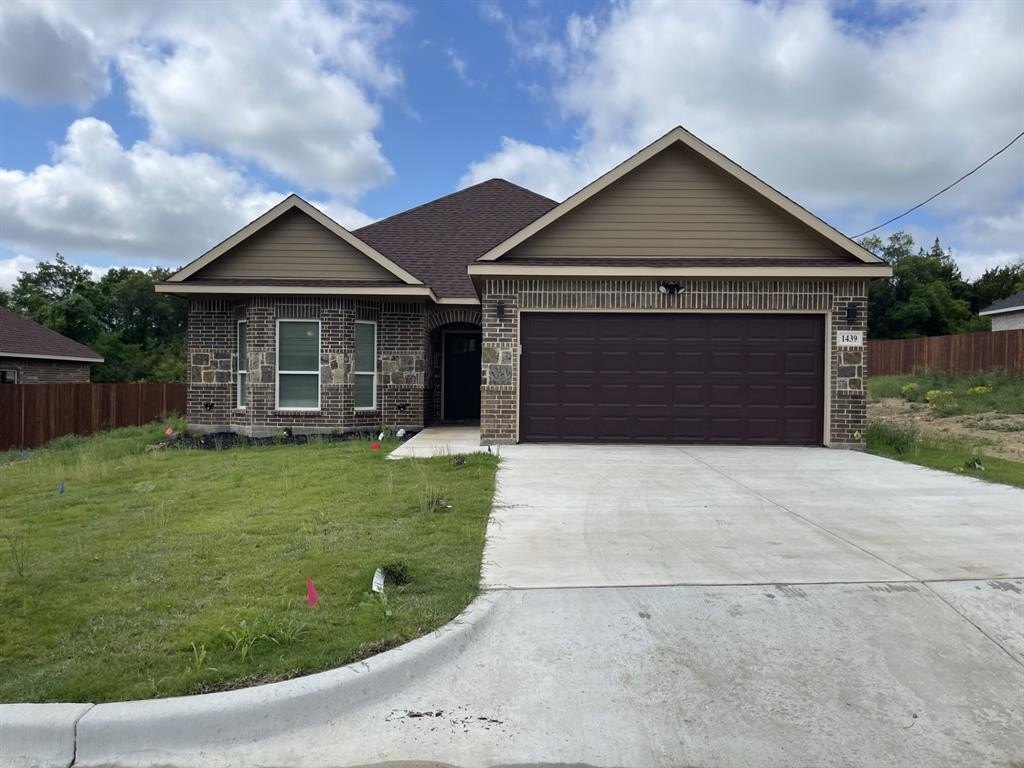 1439 Vine Street, Weatherford, TX 76086, 3 Bedrooms Bedrooms, ,2 BathroomsBathrooms,Residential Lease,For Rent,1439 Vine Street,20929108