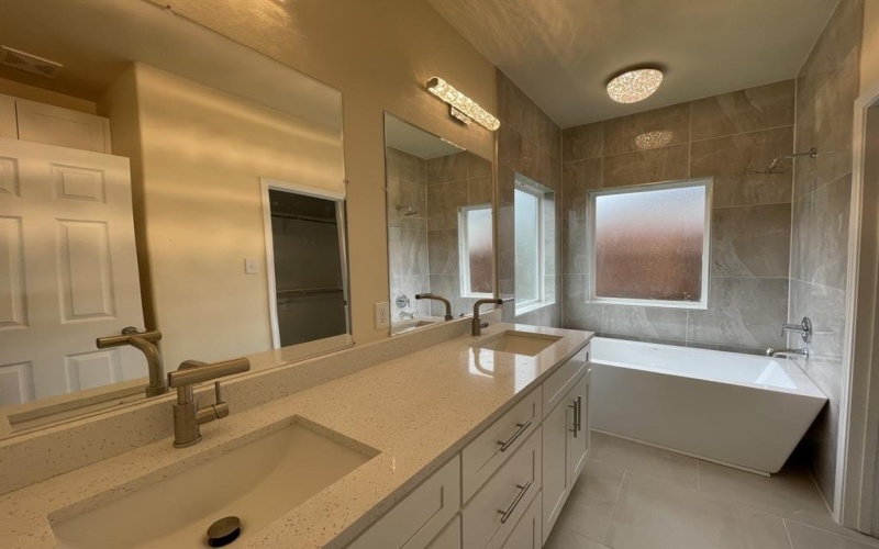1439 Vine Street, Weatherford, TX 76086, 3 Bedrooms Bedrooms, ,2 BathroomsBathrooms,Residential Lease,For Rent,1439 Vine Street,20929108
