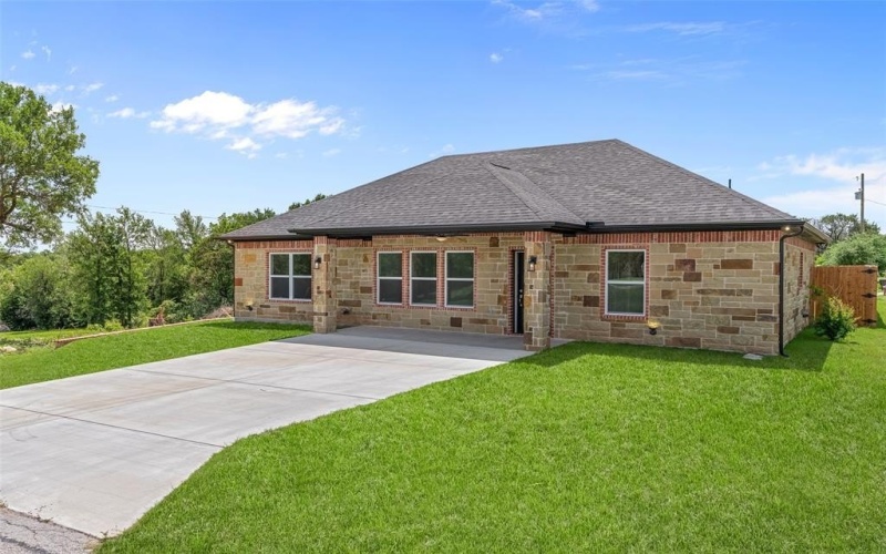 801 Comanche Cove Drive, Granbury, TX 76048, 3 Bedrooms Bedrooms, ,2 BathroomsBathrooms,Residential,For Sale,801 Comanche Cove Drive,20931467