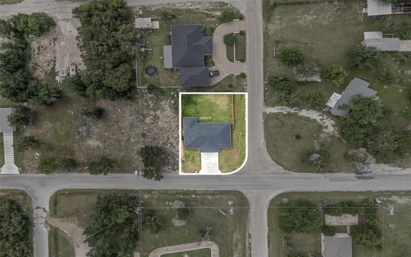 801 Comanche Cove Drive, Granbury, TX 76048, 3 Bedrooms Bedrooms, ,2 BathroomsBathrooms,Residential,For Sale,801 Comanche Cove Drive,20931467
